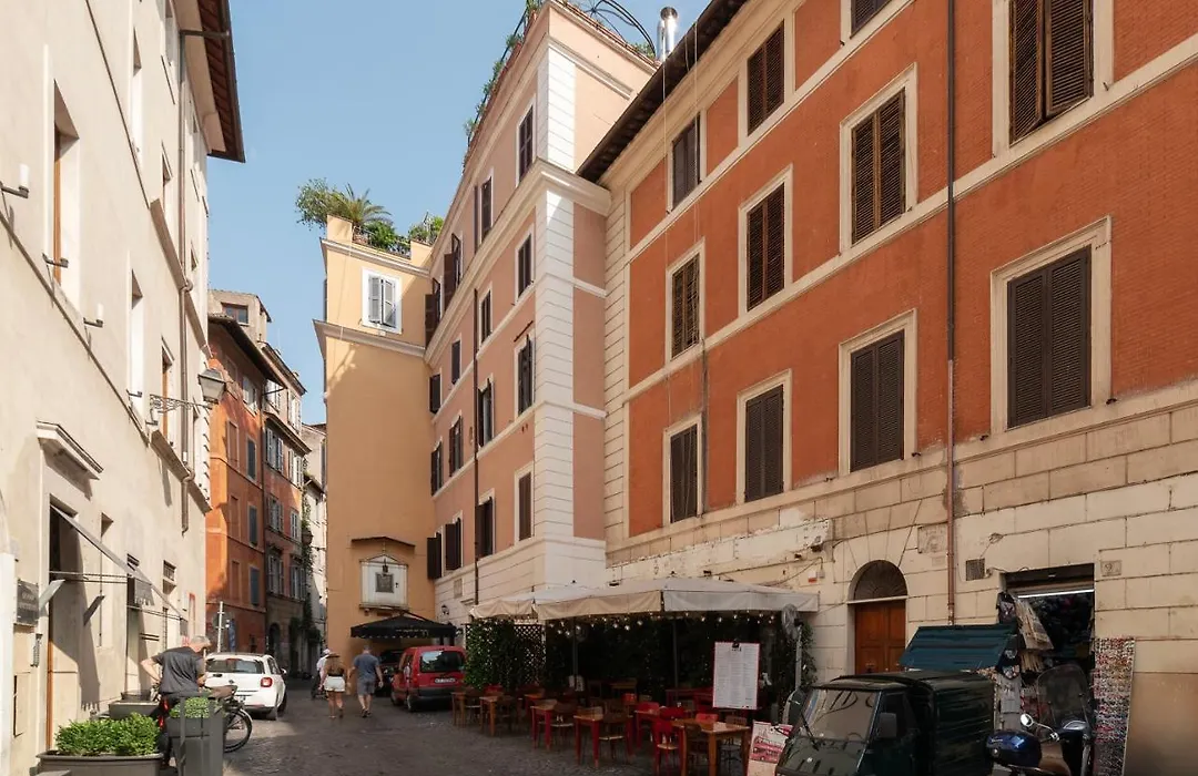 Guesthost - Piazza Navona Petite House-1