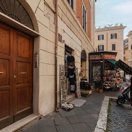 Guesthost - Piazza Navona Petite House-3