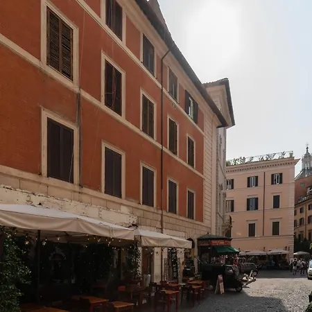 Guesthost - Piazza Navona Petite House-2